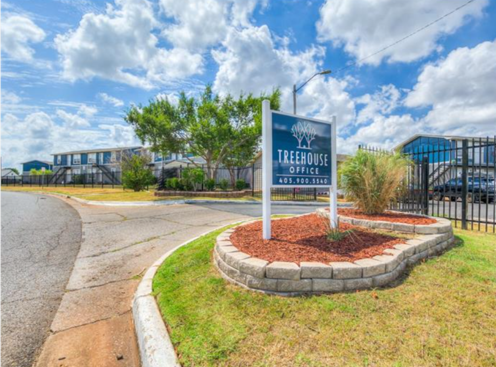 the sign for the apartment complex at The Treehouse